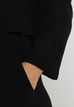 Even&Odd Cropped Jumper - Trui - Black -Even&Odd 10716b29e3fd4dcd813ae28c5b6486e3