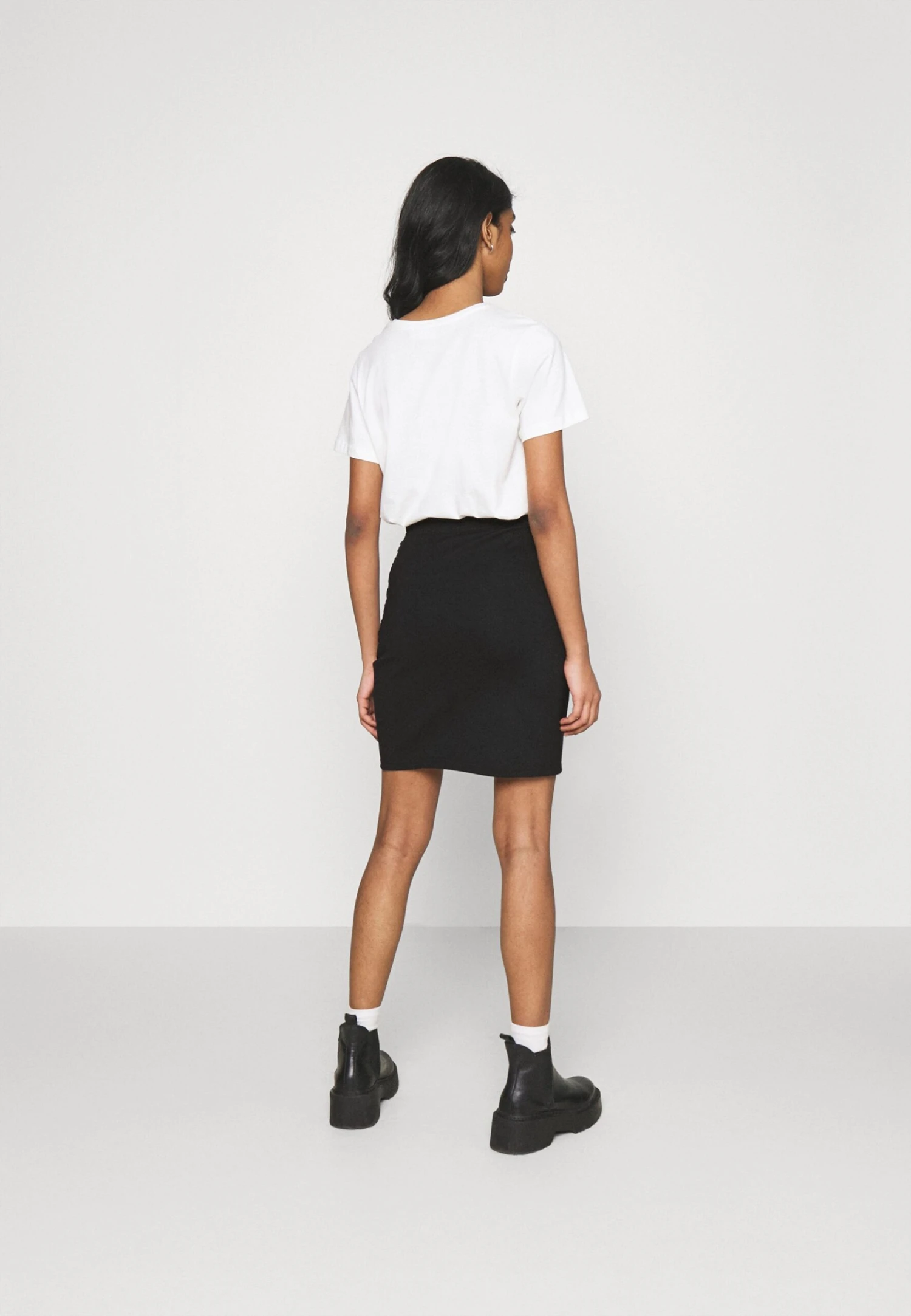 Even&Odd Asymetric Overlap Wrap Mini High Waisted Skirt - Kokerrok - Black 5 Even&Odd Asymetric Overlap Wrap Mini High Waisted Skirt - Kokerrok - Black - Afbeelding 3