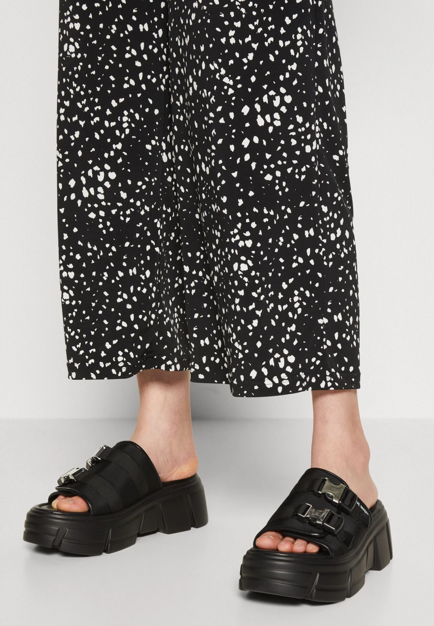 Even&Odd Jumpsuit - Black/White 8 Even&Odd Jumpsuit - Black/White - Afbeelding 6