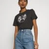 Even&Odd Hattie Mirrored Dragons Tee - T-Shirt Print - 801 - Anthracite 1 Even&Odd Hattie Mirrored Dragons Tee - T-Shirt Print - 801 - Anthracite -Even&Odd 84adf9f2e6704871a4de83595ee1e3ff